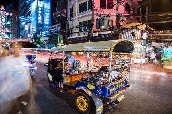 Chinatown, Bangkok, Tayland Tuk Tuk gece manzarası