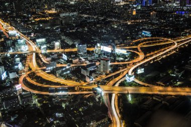 Tayland 'da gece Bangkok sokak manzarası