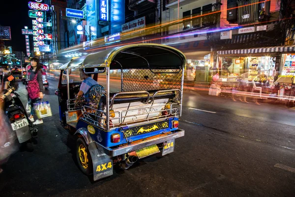 Chinatown, Bangkok, Tayland Tuk Tuk gece manzarası