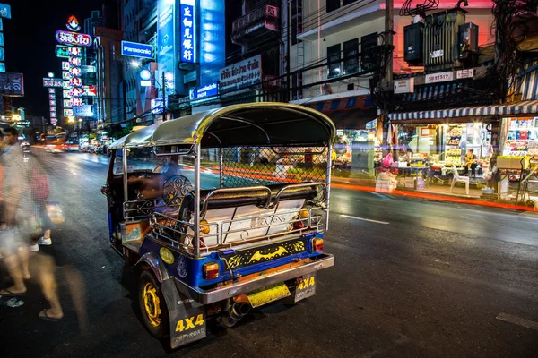 Chinatown, Bangkok, Tayland Tuk Tuk gece manzarası