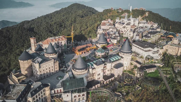 Yukarıdan Bana Hills ve Altın Köprü, Da Nang Fransız köyü Sun World, Orta Vietnam