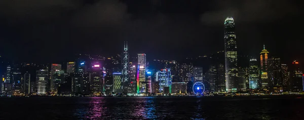 Гонконг, улицы и река — стоковое фото