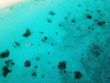 Tayland Similan adasının havadan görünümü