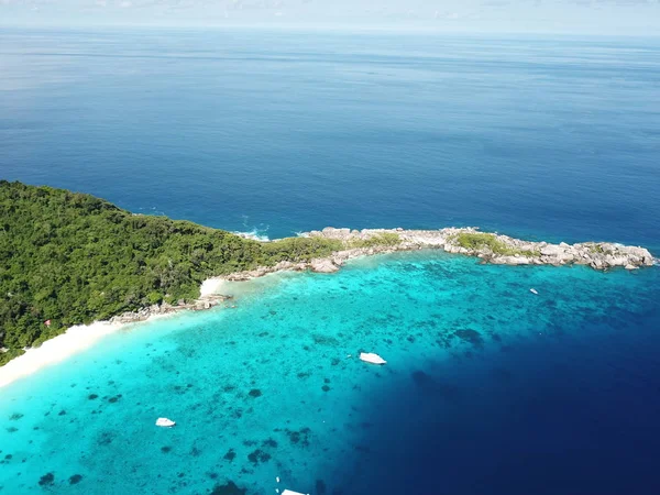 Tayland Similan adasının havadan görünümü