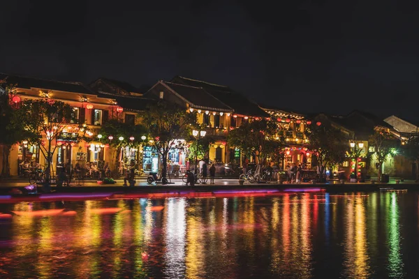 Hue imparatorluk sarayı ve Vietnam Kraliyet Mezarları