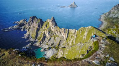 Norveç'te Bleik yakınlarındaki Matind Dağı'ndan drone manzaraları