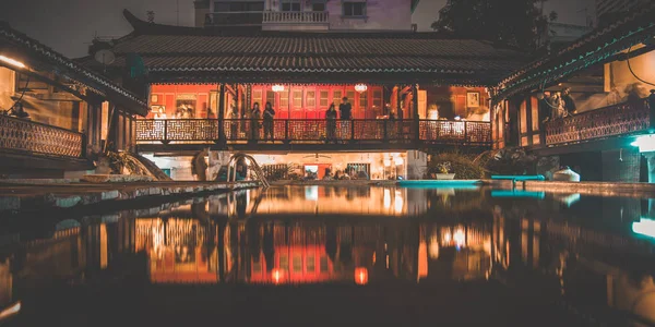 Bangkok Straßenansichten bei Nacht in Thailand — Stockfoto