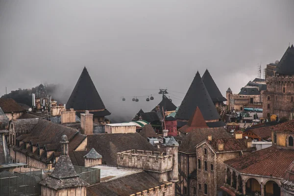 Fransız Köyü ve Çin tapınağı Bana Hills, Sun World, Danang, Orta Vietnam