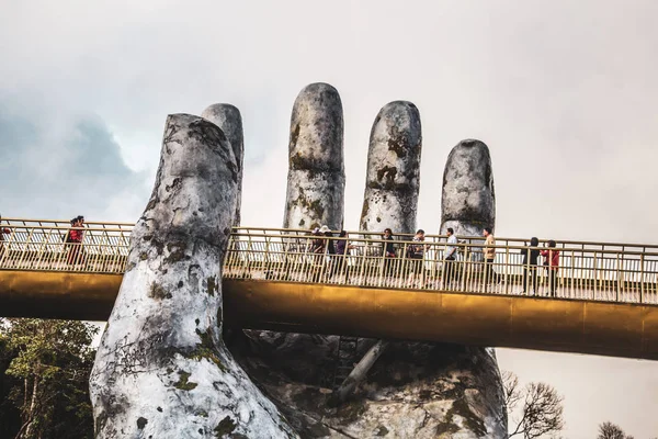 Bana Hills Fransız köyünde Altın köprü, Sun World, Da Nang, Orta Vietnam