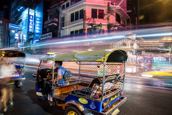 Chinatown, Bangkok, Tayland Tuk Tuk gece manzarası