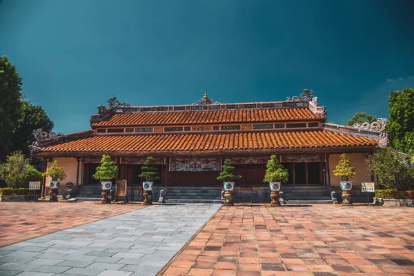 Hue imparatorluk sarayı ve Vietnam Kraliyet Mezarları