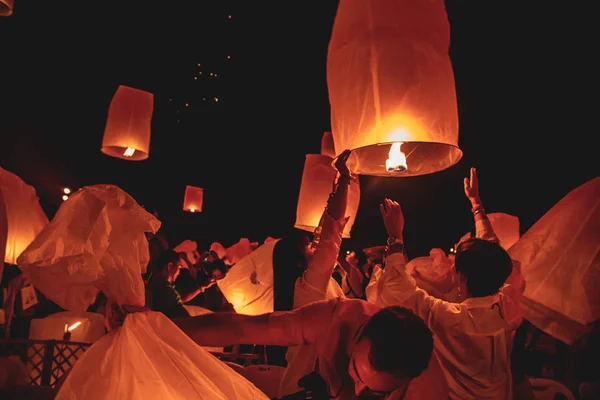 Lámpák Fesztivál, Yee Peng és Loy Khratong a Chiang Mai Thaiföldön — Stock Fotó