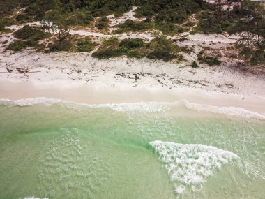 Yukarıdan Koh Rong adası, plaj ve gün batımı, Kamboçya Sihanoukville