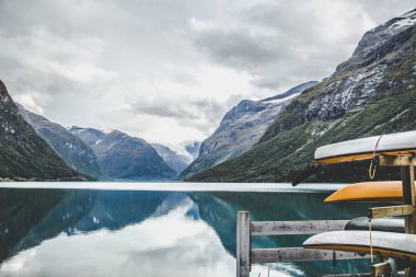 Norveç'te Geiranger çevresinde Lovatnet Gölü manzarası