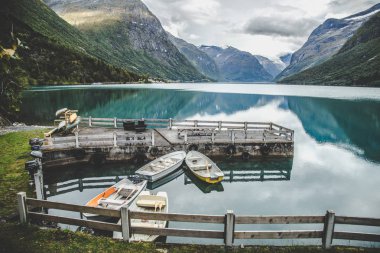 Norveç'te Geiranger çevresinde Lovatnet Gölü manzarası