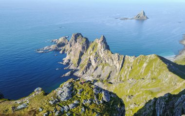 Norveç'te Bleik yakınlarındaki Matind Dağı'ndan drone manzaraları