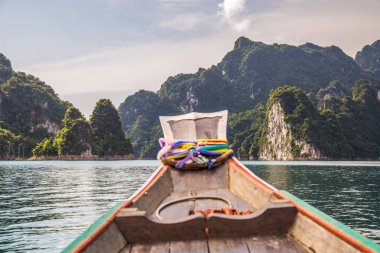 Tayland Khao Sok milli park manzarası