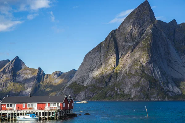 Norveç'te Lofoten adalarında Reine manzarası
