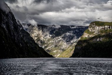 Norveç'te Bergen yakınlarındaki geziden Unesco Naeroyfjord manzarası