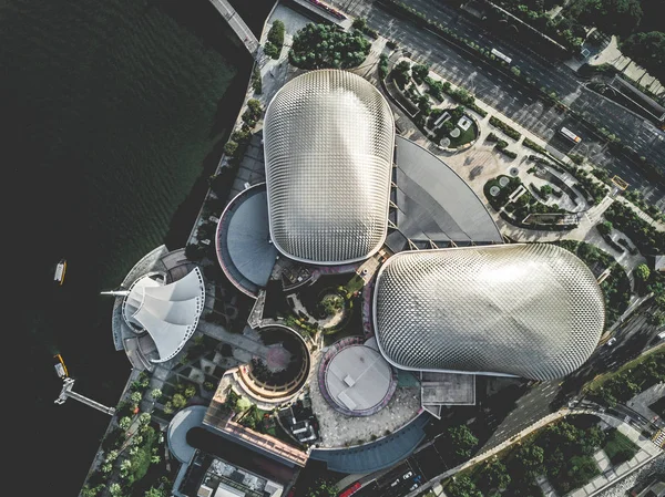 Marina Bay ve merkez Singapur'un yukarıdan manzarası