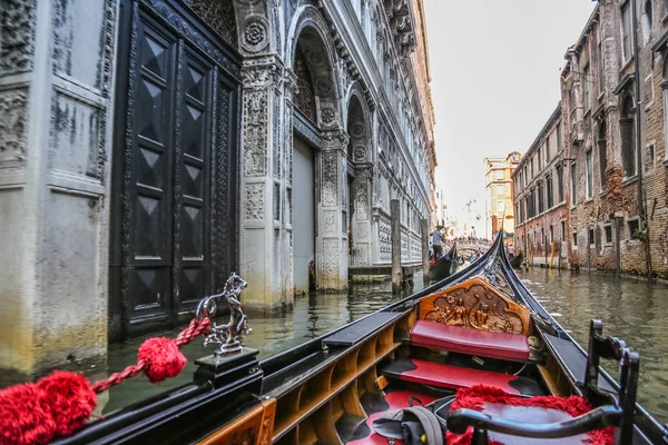 Venedik İtalya 'daki cadde ve kanalların manzarası