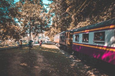 Kanchanaburi Tayland River Kwai Köprüsü'nde Ölüm Demiryolu treni