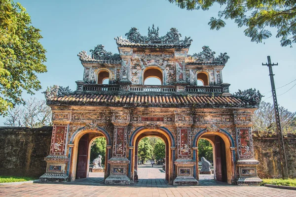 Hue imparatorluk sarayı ve Vietnam Kraliyet Mezarları