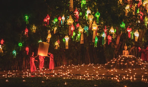 Lanternas festival, Yee Peng e Loy Khratong em Chiang Mai, na Tailândia — Fotografia de Stock