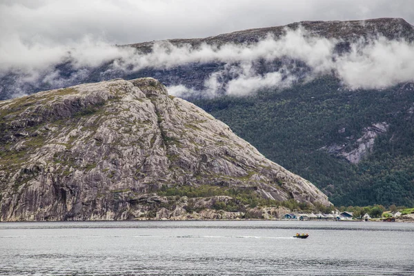 Το lysefjord θέα από την κρουαζιέρα, στο Σταυενγκερ, Νορβηγία — Φωτογραφία Αρχείου