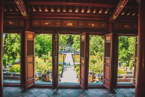 Hue imparatorluk sarayı ve Vietnam Kraliyet Mezarları