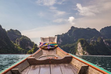 Tayland Khao Sok milli park manzarası