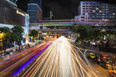 Tayland 'da gece Bangkok sokak manzarası