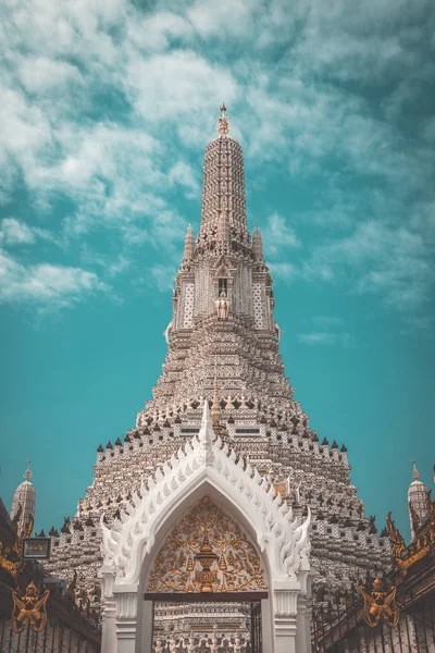 Θέα στο ναό Βατ Αρούν στην Μπανγκόκ Ταϊλάνδη — Φωτογραφία Αρχείου