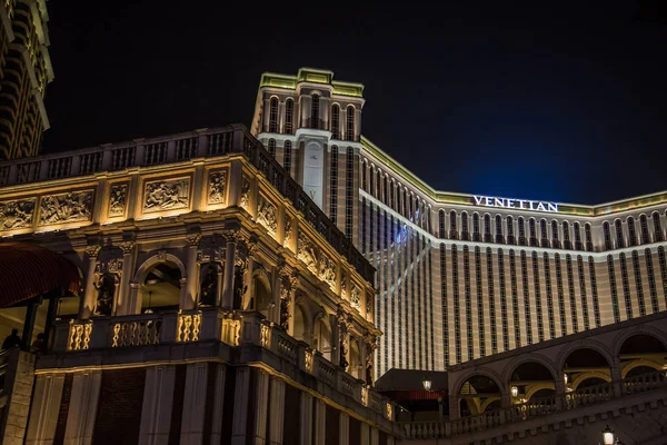 Gece Macau sokak manzarası ve kumarhaneleri