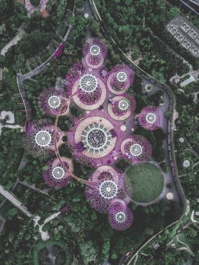 Marina Bay ve merkez Singapur'un yukarıdan manzarası