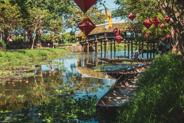 Hue imparatorluk sarayı ve Vietnam Kraliyet Mezarları