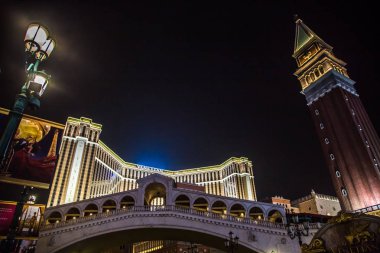 Gece Macau sokak manzarası ve kumarhaneleri