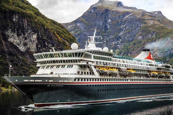 Norveç'te, seyir gelen geiranger fiyort manzarası