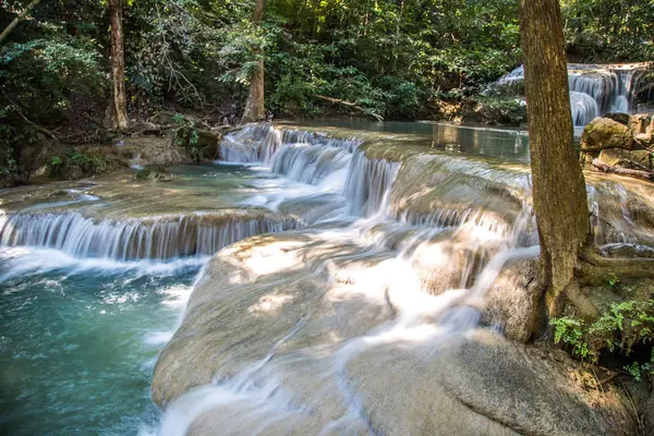 Tayland Kanchanaburi Erawan şelale manzarası
