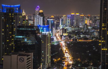 Tayland 'da gece Bangkok sokak manzarası