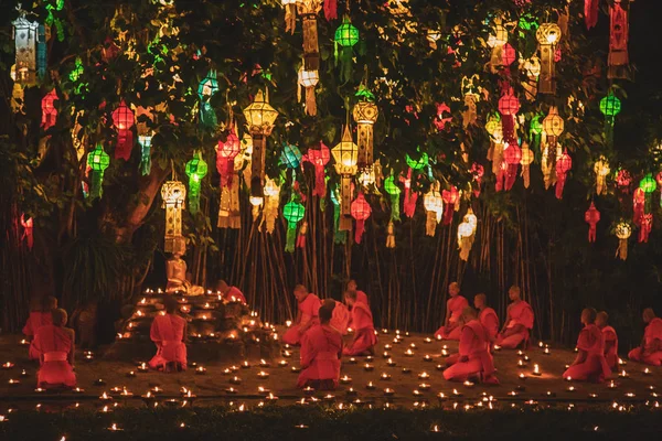 Laternenfest, yee peng und loy khratong in chiang mai, Thailand — Stockfoto