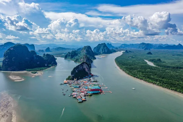 Tayland Phang Nga milli parkı Panyee Müslüman yüzen köy havadan görünümü