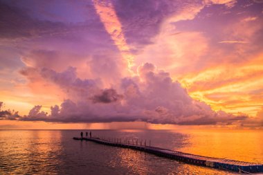 Khao Lak beach resort manzaraları gün batımında, Tayland