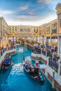 Gece Macau sokak manzarası ve kumarhaneleri