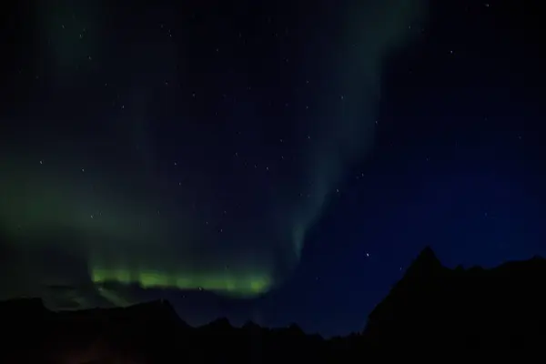 Northern lights above Reine in Lofoten islands in Norway — Stock Photo, Image