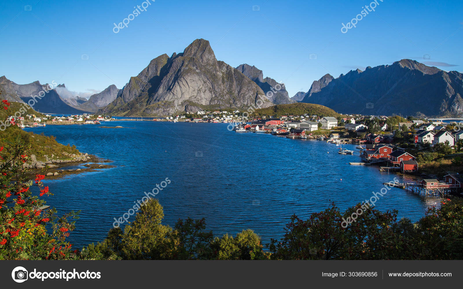 ノルウェーのロフォーテン諸島のレーヌの眺め ストック写真 C Worldpitou Gmail Com