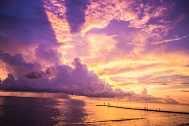 Khao Lak beach resort manzaraları gün batımında, Tayland