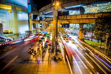 Tayland 'da gece Bangkok sokak manzarası
