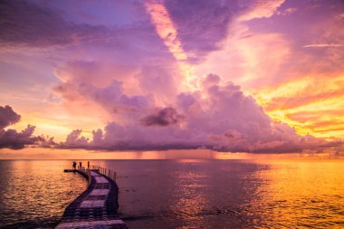 Khao Lak beach resort manzaraları gün batımında, Tayland
