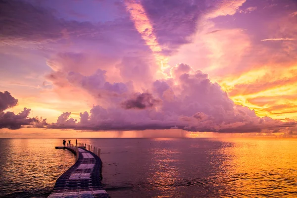 Khao Lak beach resort manzaraları gün batımında, Tayland